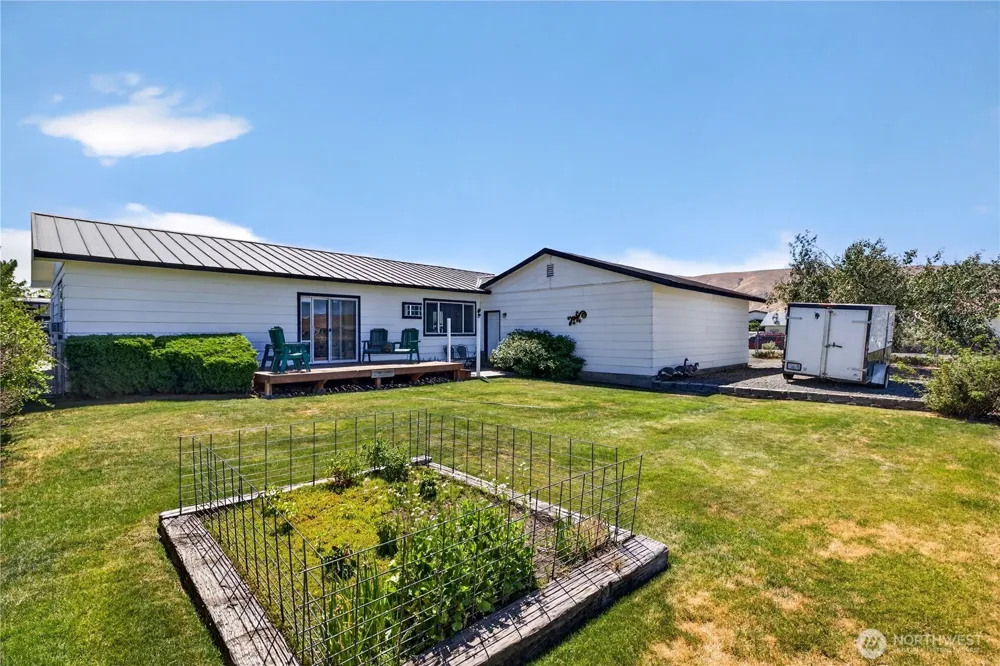 301 Arrowhead Place SW Mattawa, WA 99349