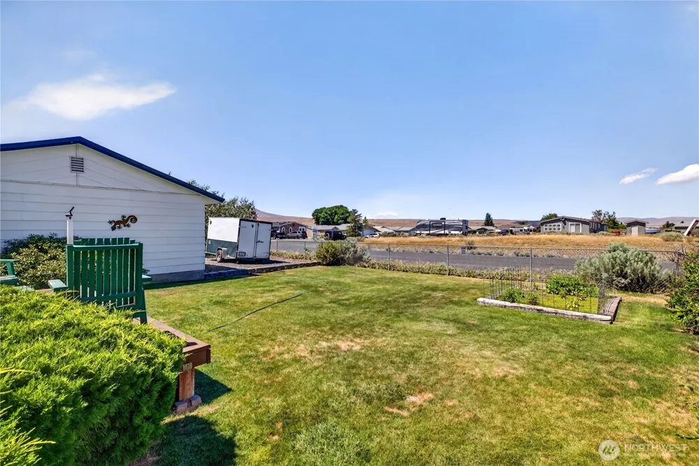 301 Arrowhead Place SW Mattawa, WA 99349
