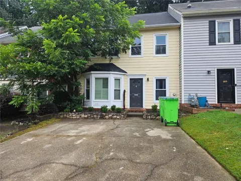 513 Salem Woods Drive SE