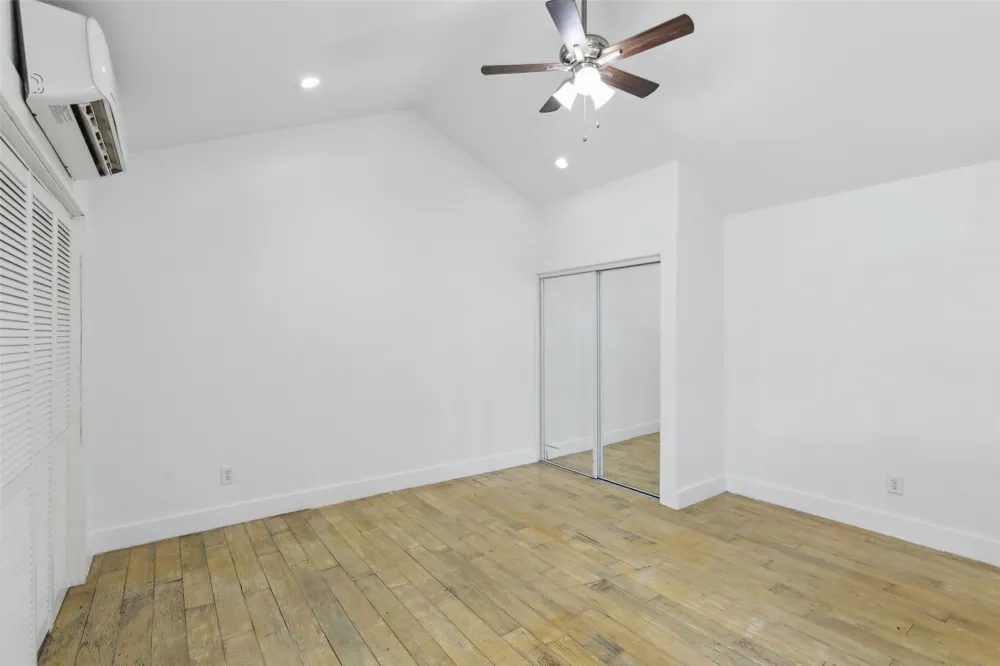 820 W 10th Street Dallas, TX 75208