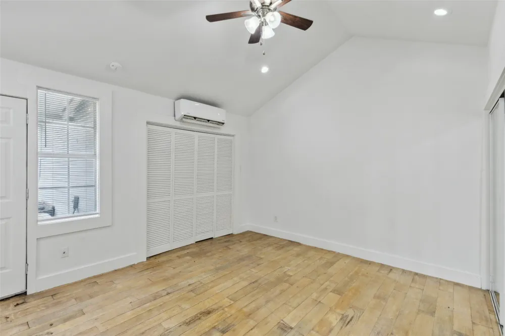 820 W 10th Street Dallas, TX 75208