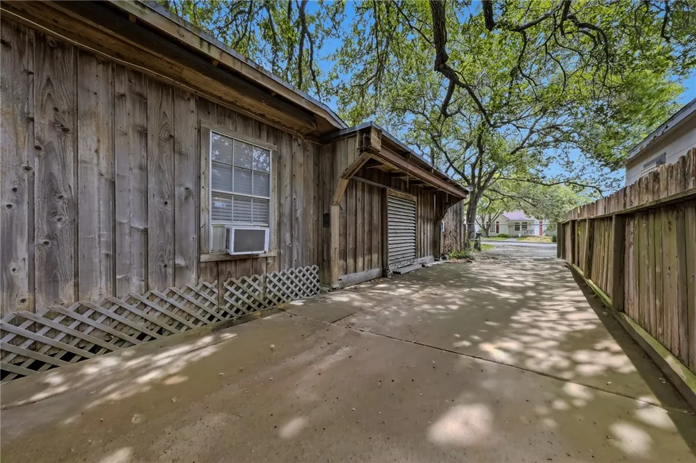 225 Glendale Drive Corpus Christi, TX 78404