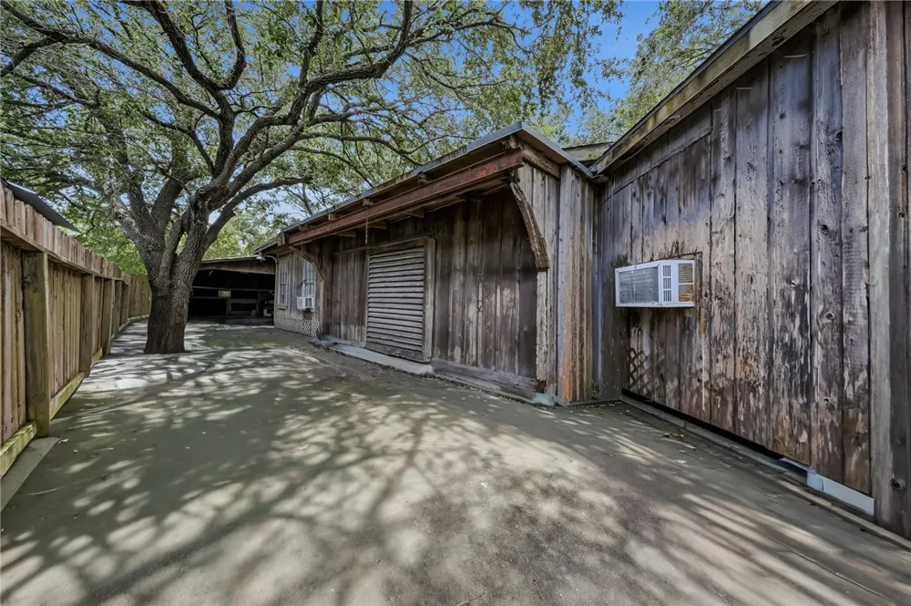 225 Glendale Drive Corpus Christi, TX 78404