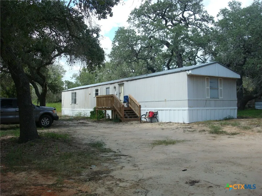 118 Country Oaks Drive La Vernia, TX 78121