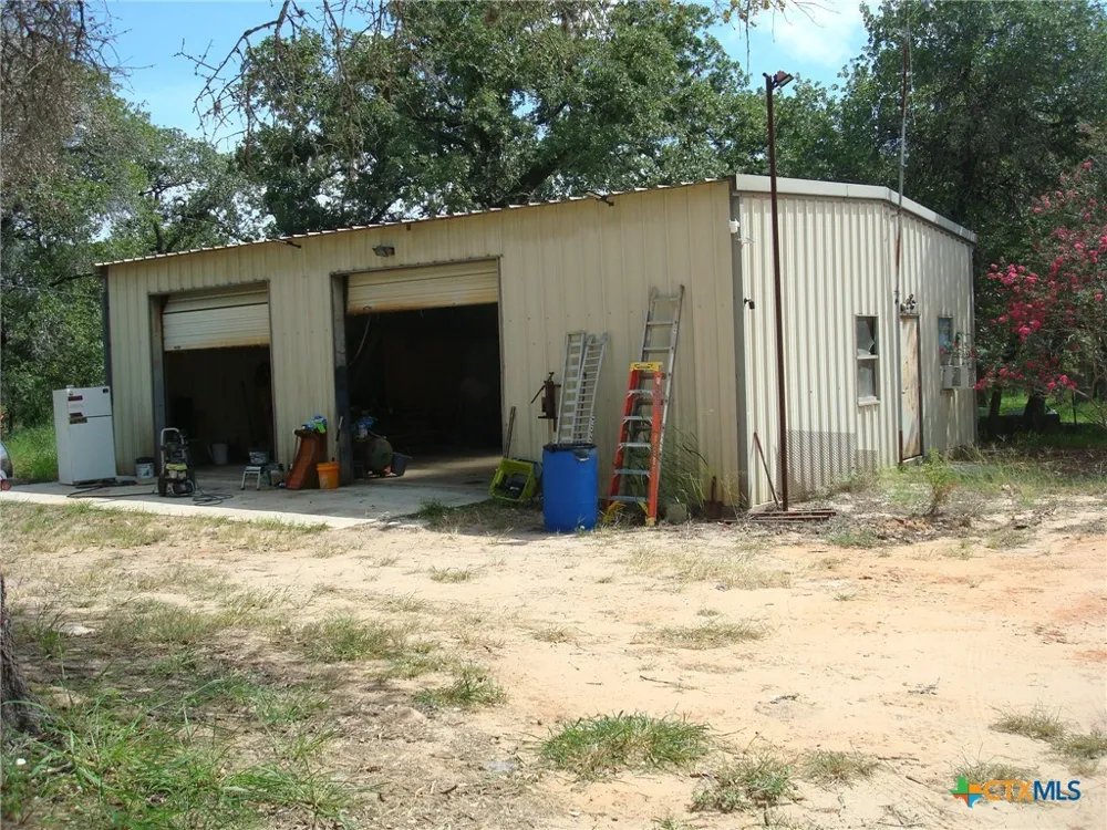 118 Country Oaks Drive La Vernia, TX 78121