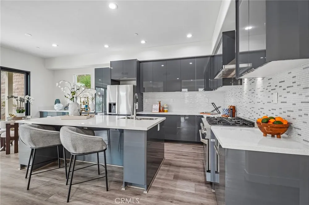 677 Castlehill Walnut, CA 91789