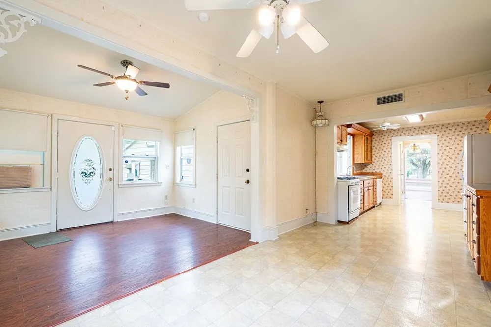 711 E Lott Street Beeville, TX 78102