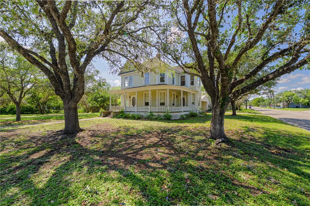 711 E Lott Street Beeville, TX 78102