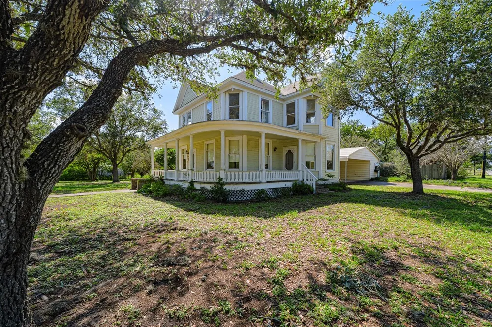 711 E Lott Street Beeville, TX 78102