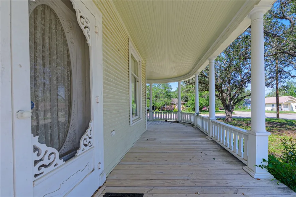 711 E Lott Street Beeville, TX 78102