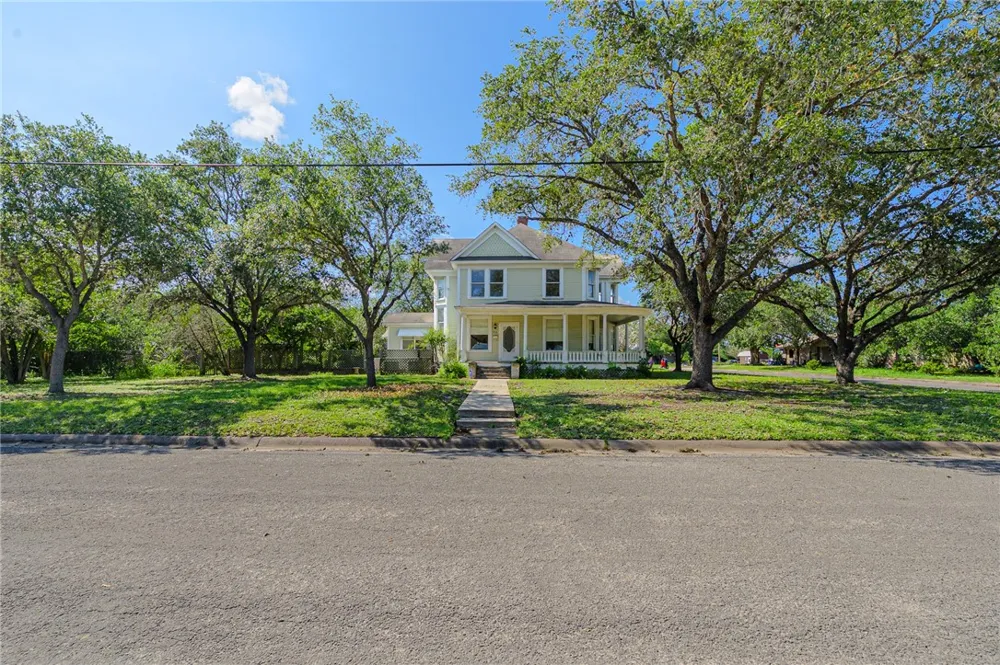 711 E Lott Street Beeville, TX 78102