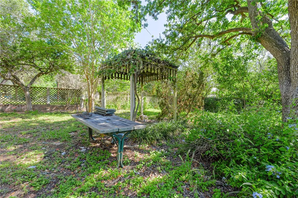 711 E Lott Street Beeville, TX 78102