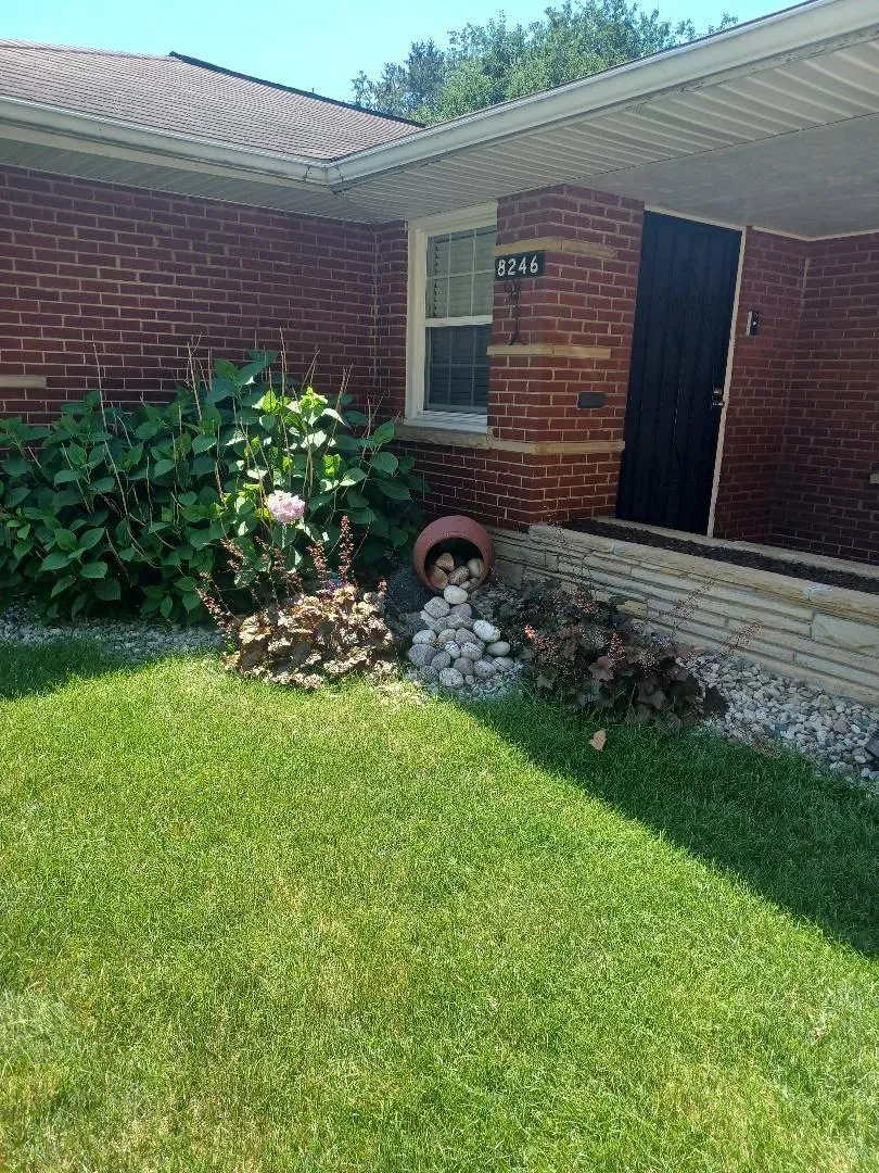 8246 Northcote Avenue Munster, IN 46321