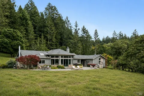 2585 Marra Road