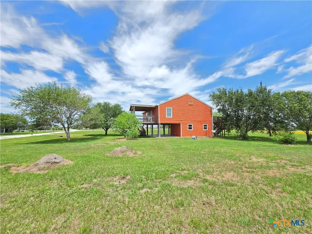 205 Buckskin Drive Palacios, TX 77465