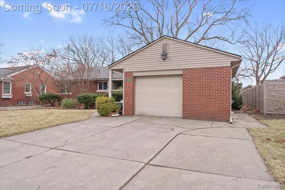 2221 Davis Street Wyandotte City, MI 48192