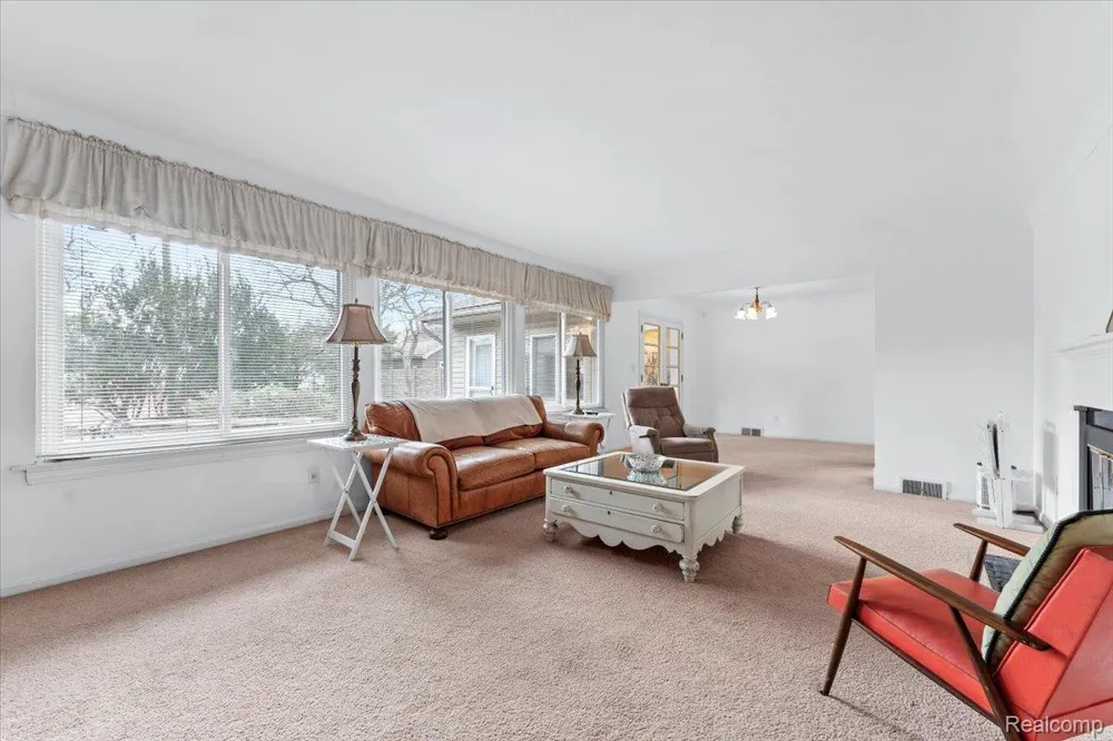 2221 Davis Street Wyandotte City, MI 48192