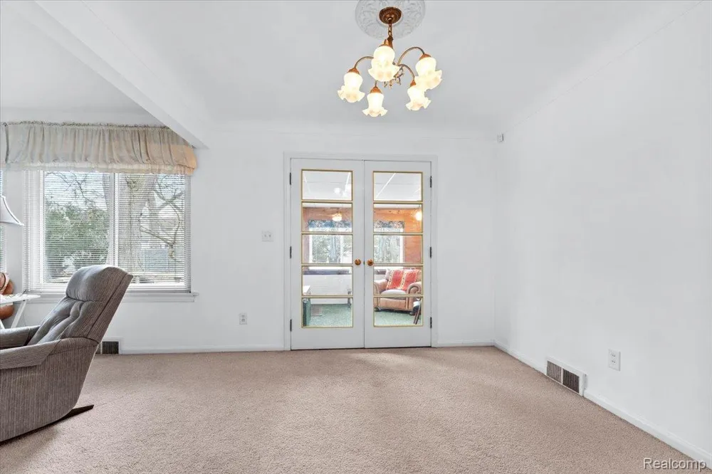 2221 Davis Street Wyandotte City, MI 48192