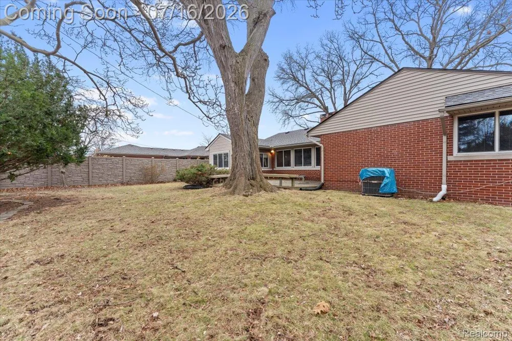 2221 Davis Street Wyandotte City, MI 48192