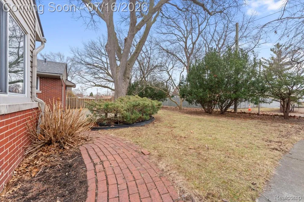 2221 Davis Street Wyandotte City, MI 48192
