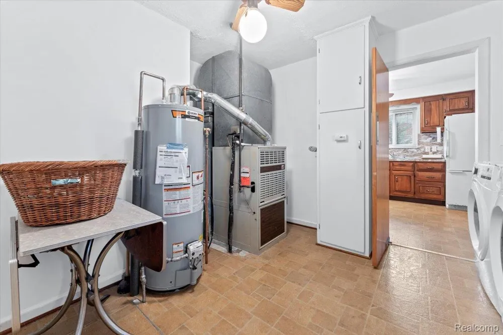 2221 Davis Street Wyandotte City, MI 48192