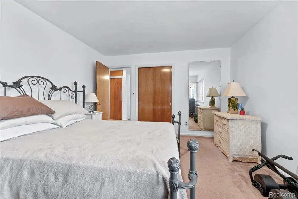 2221 Davis Street Wyandotte City, MI 48192