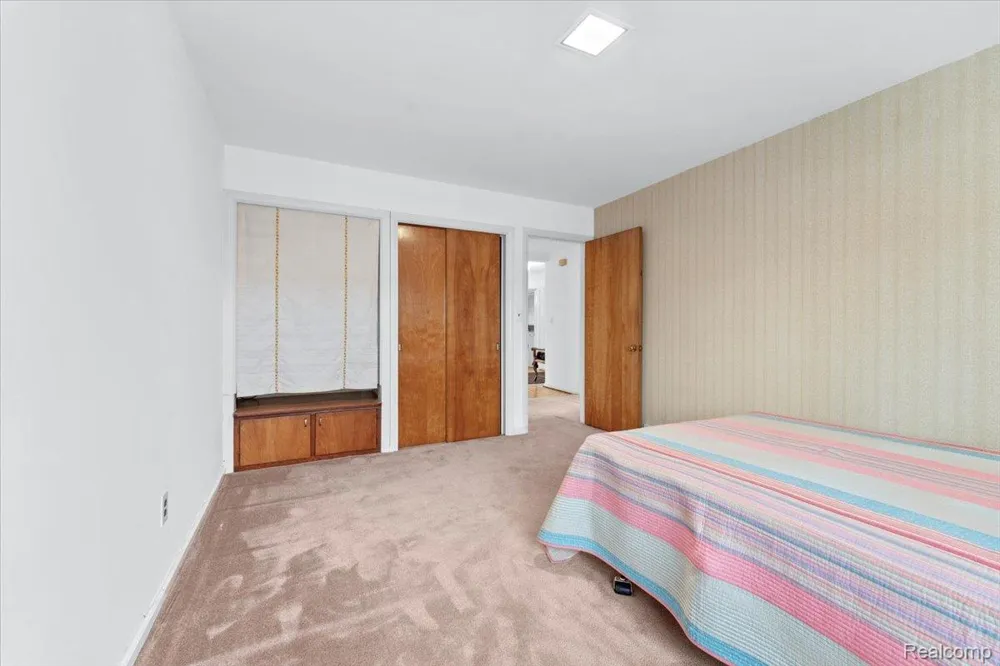 2221 Davis Street Wyandotte City, MI 48192