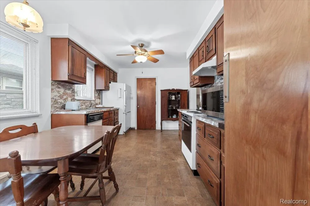 2221 Davis Street Wyandotte City, MI 48192