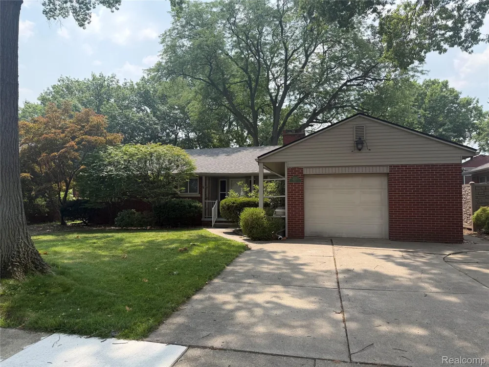 2221 Davis Street Wyandotte City, MI 48192