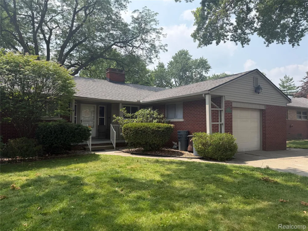 2221 Davis Street Wyandotte City, MI 48192