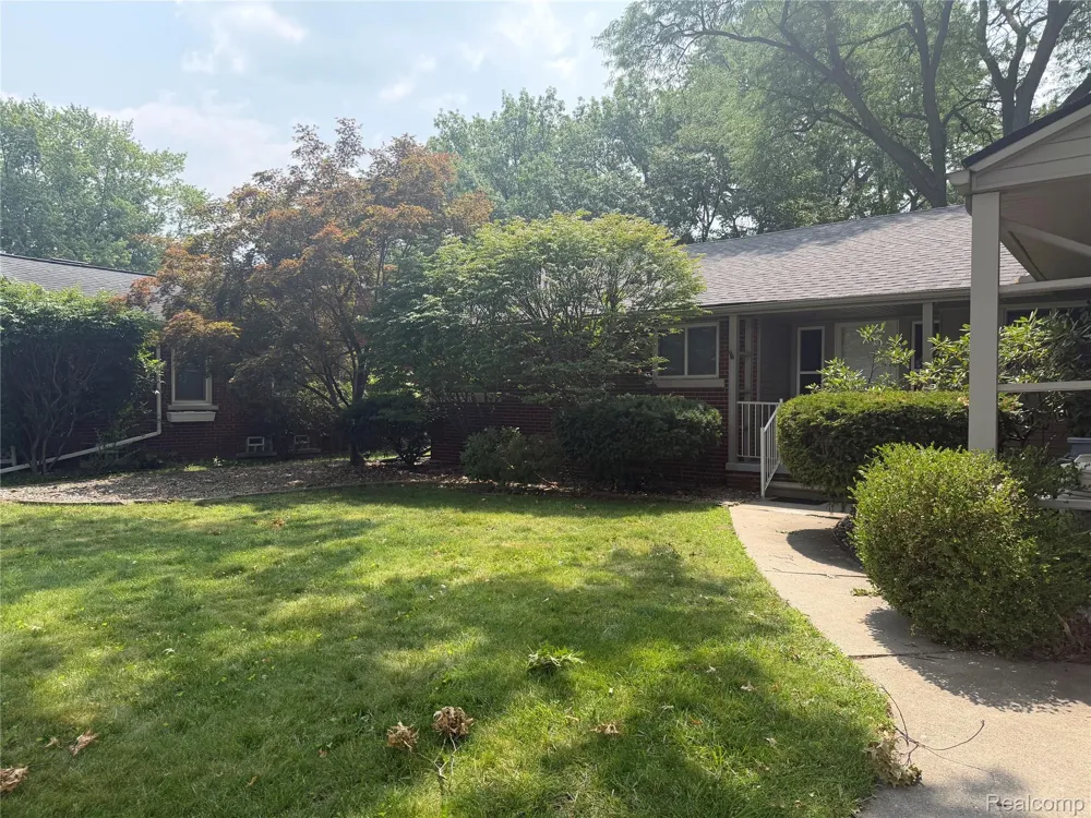 2221 Davis Street Wyandotte City, MI 48192