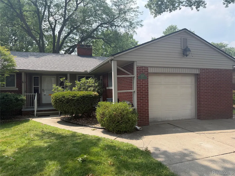 2221 Davis Street Wyandotte City, MI 48192