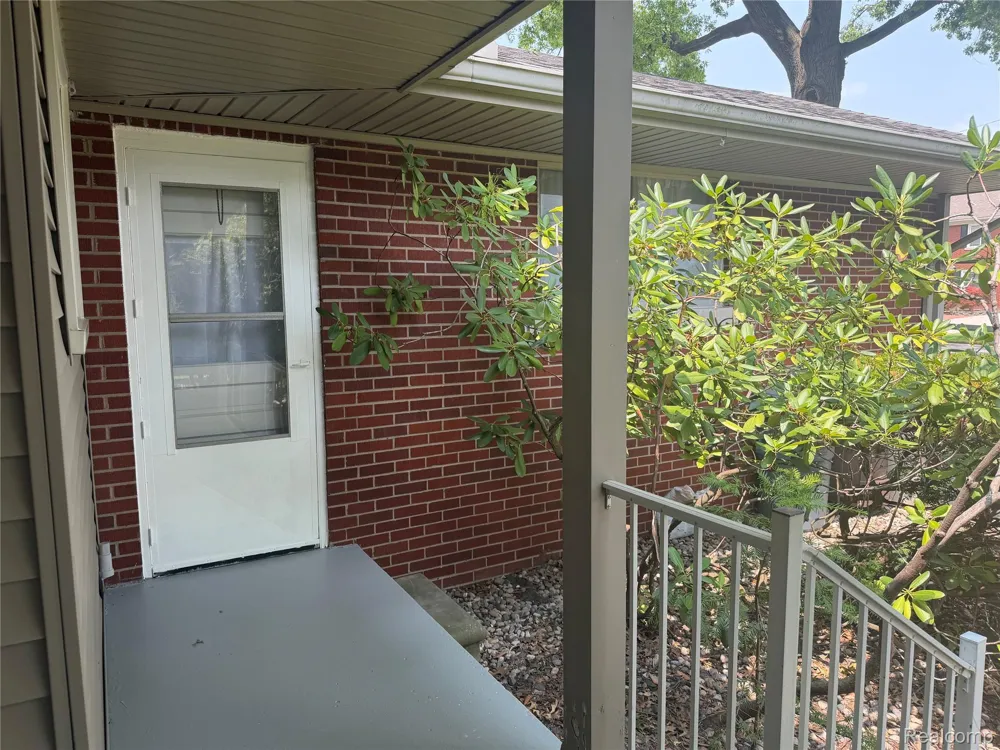 2221 Davis Street Wyandotte City, MI 48192