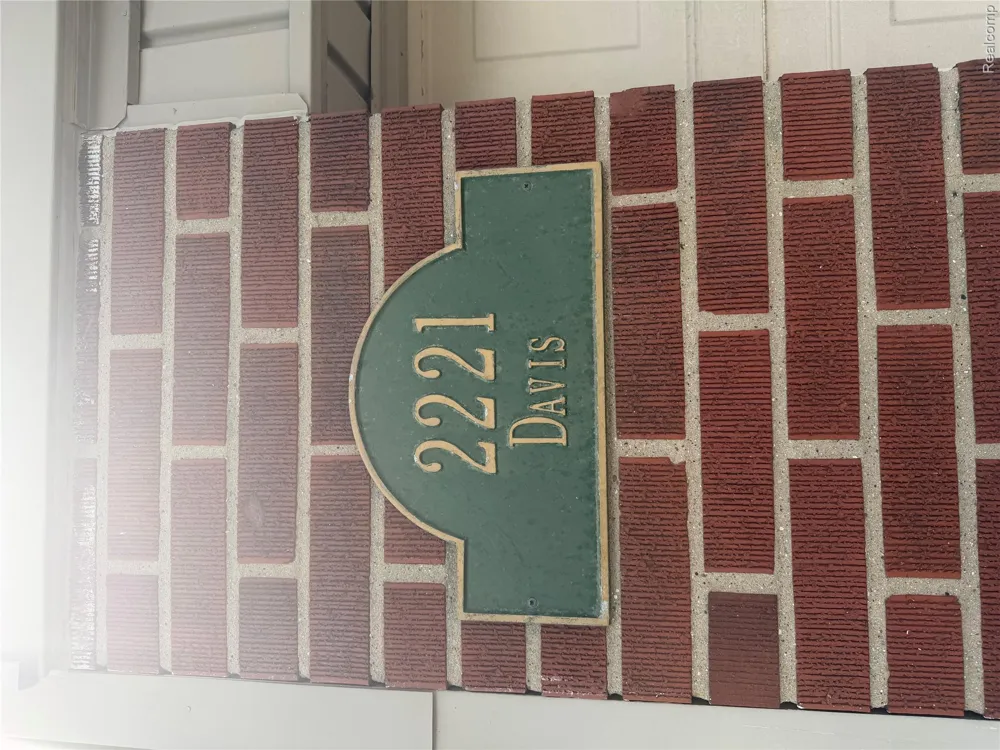 2221 Davis Street Wyandotte City, MI 48192