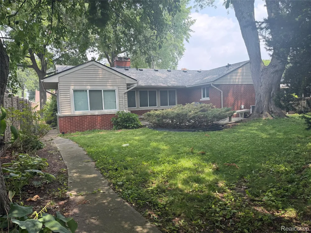 2221 Davis Street Wyandotte City, MI 48192