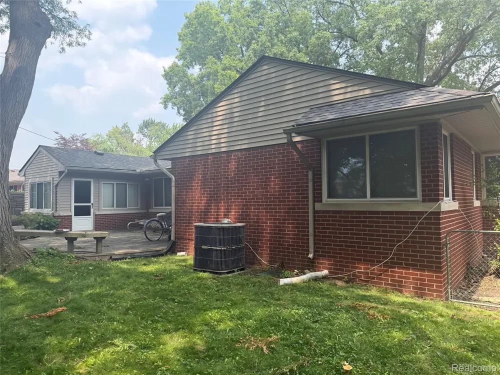 2221 Davis Street Wyandotte City, MI 48192