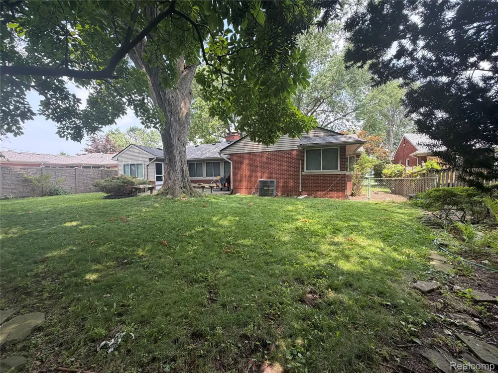 2221 Davis Street Wyandotte City, MI 48192