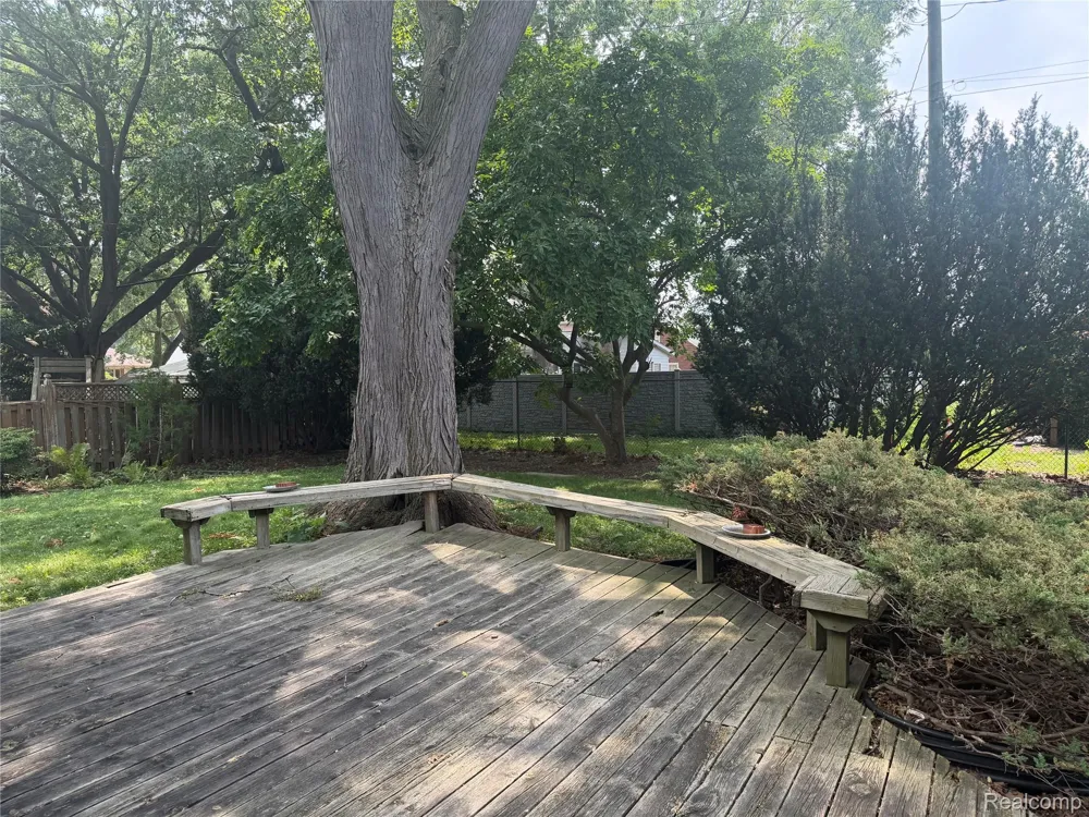 2221 Davis Street Wyandotte City, MI 48192