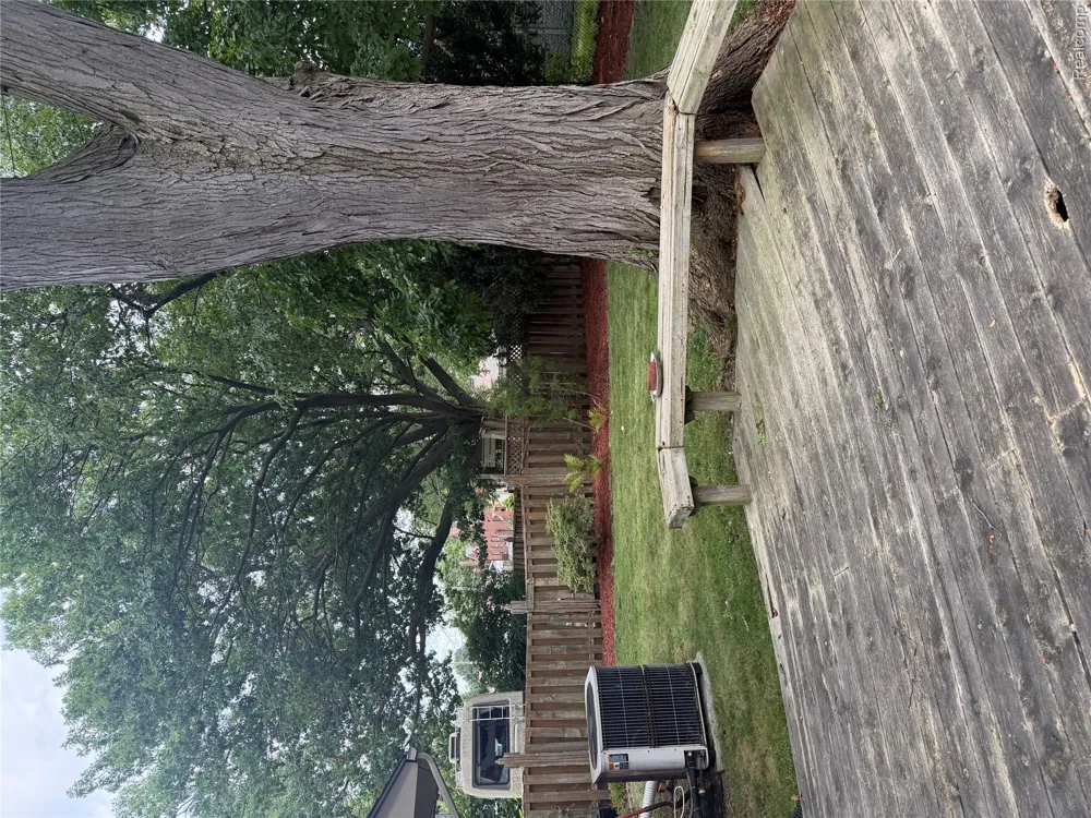 2221 Davis Street Wyandotte City, MI 48192
