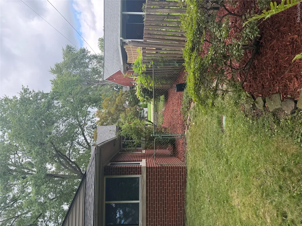 2221 Davis Street Wyandotte City, MI 48192