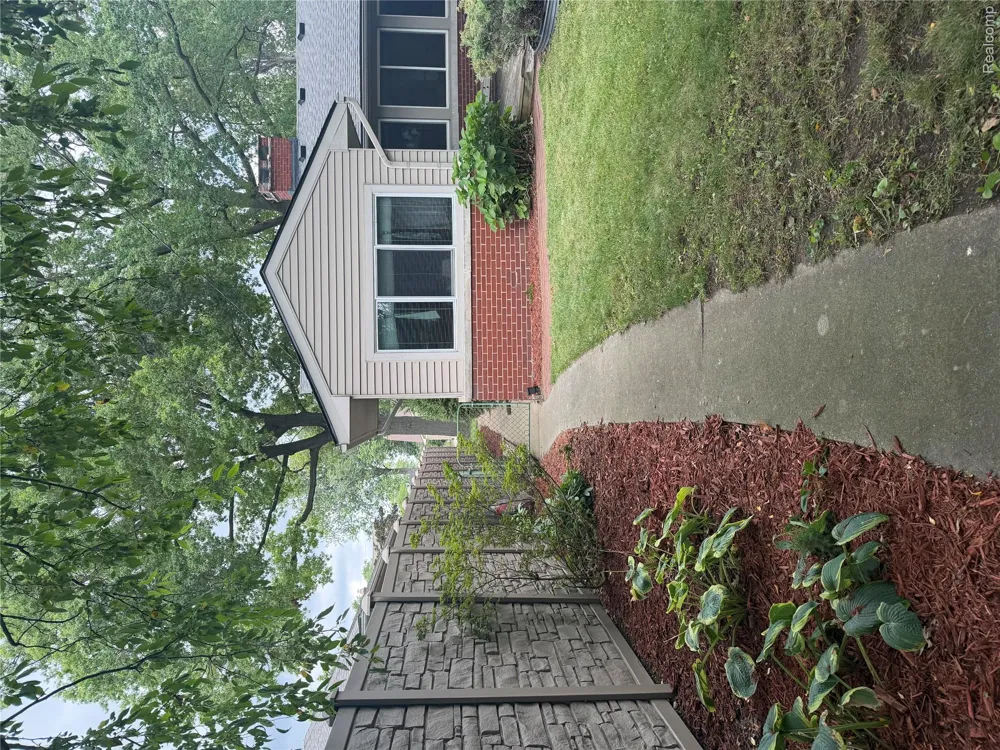 2221 Davis Street Wyandotte City, MI 48192