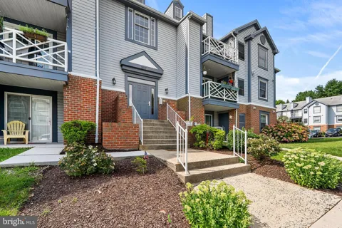 207 OAK LEAF CIRCLE #207-J