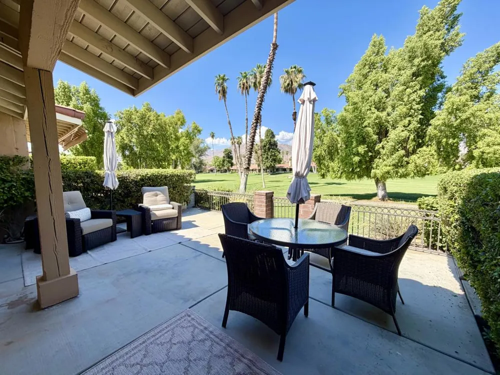 231 Santa Barbara Circle Palm Desert, CA 92260