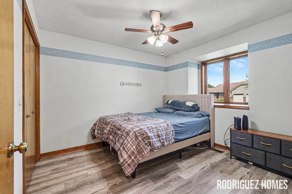 1731 Lakeview Drive Zeeland, MI 49464