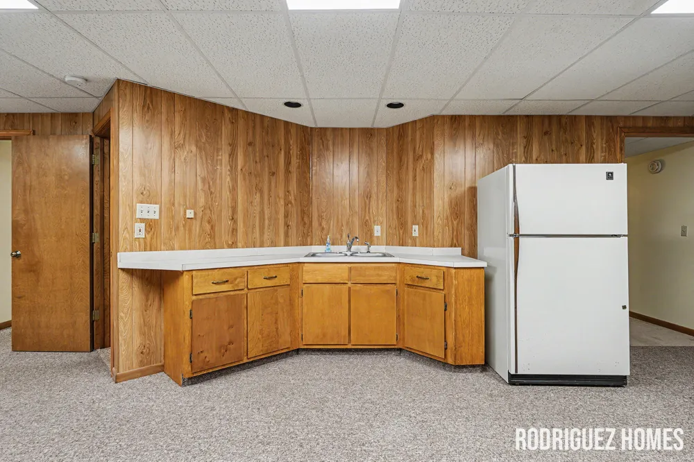 1731 Lakeview Drive Zeeland, MI 49464