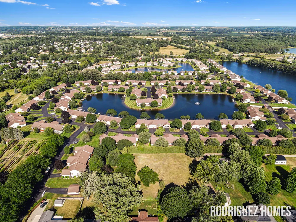 1731 Lakeview Drive Zeeland, MI 49464