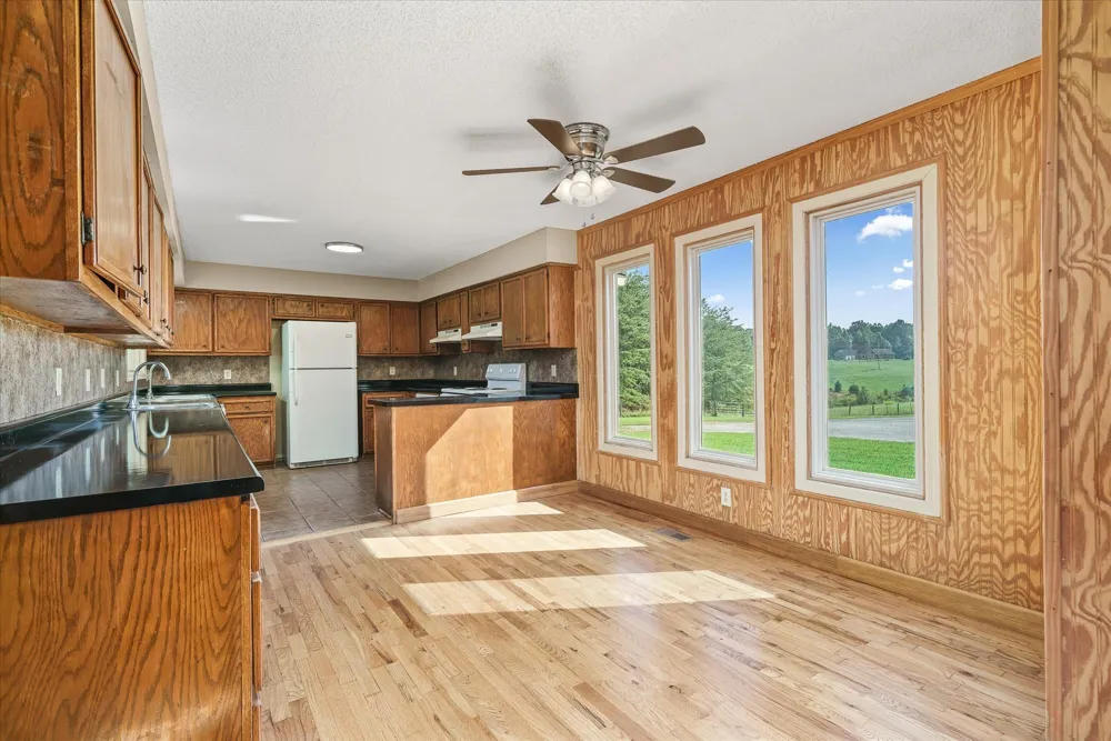 3916 Indian Mound Rd Sparta, TN 38583