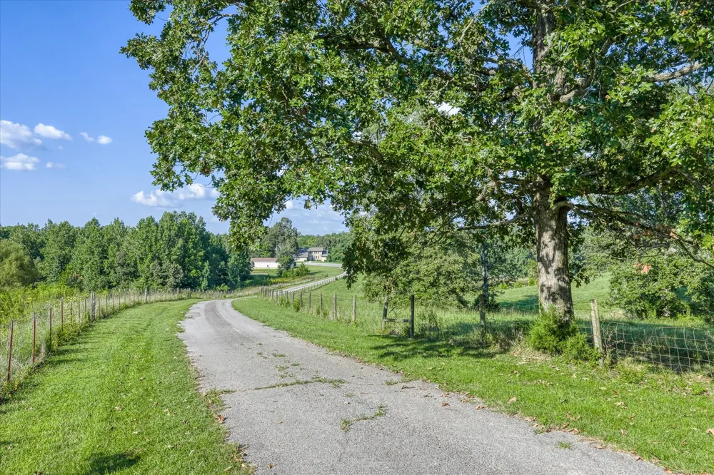 3916 Indian Mound Rd Sparta, TN 38583