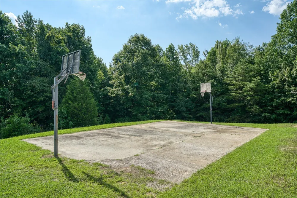 3916 Indian Mound Rd Sparta, TN 38583