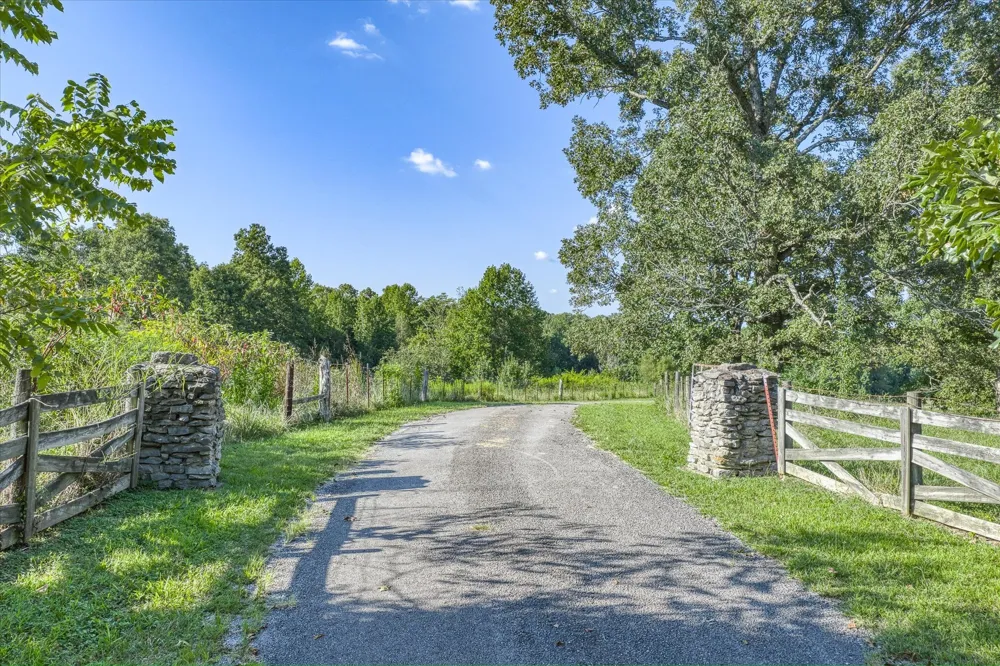 3916 Indian Mound Rd Sparta, TN 38583